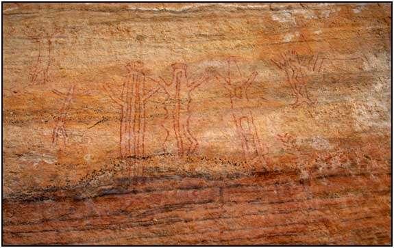 162 Figura 94: Sítio Toca do Angelim do Barreirinho, Parque Nacional Serra da Capivara, PI. Mancha gráfica com figuras de contorno aberto.