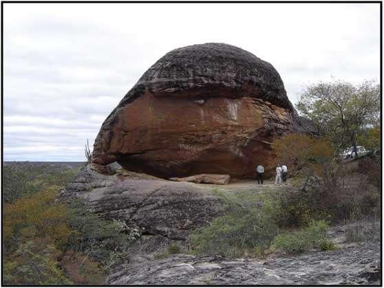 79 Figura 25: Sítio Toca do Caboclo da Serra Branca. Arenito duro homogêneo e bem consolidado. Parque Nacional Serra da Capivara, PI.