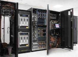 Mainframes Também chamados de supercomputadores - São