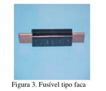 B) Fusível tipo Cartucho - O fusível tipo cartucho é normalmente utilizado em circuitos de iluminação e força.