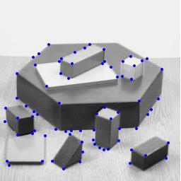 Figura 4. Os pontos azuis são keypoints detectados pelo detector de Harris.