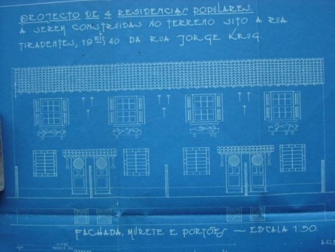 84 FIGURA 49 Vista do projeto mostrando a fachada principal do sobrado com 4 residencias proposto na Rua Itapura.