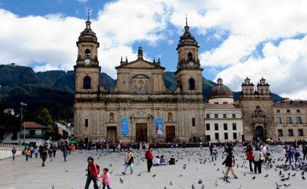 *, Praias e História 11 dias / 10 noites Roteiro: 1 DIA Chegada em, recepção e traslado ao hotel. Hospedagem em. 2 DIA Visita à Cidade de e Catedral de Sal Café da manhã no hotel.