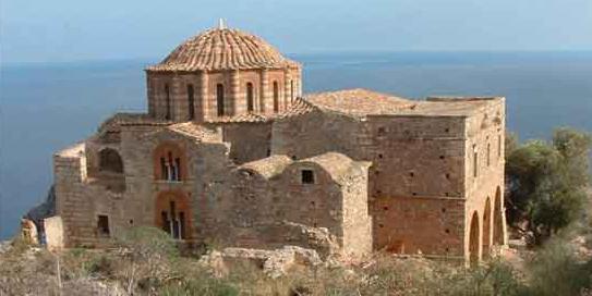 As Igrejas Bizantinas Os exteriores das igrejas bizantinas são pouco ornamentados às vezes revestidos de mármore, e praticamente apenas isso; Também não havia torres.