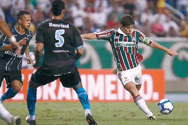 0 do Fluminense, com gols do argentino Dario Conca, e caiu um degrau na classificação, mas ainda foca uma vaga na Libertadores 21 SANTA CRUZ Noite de aclamação do novo presidente do Galo O TEMPO