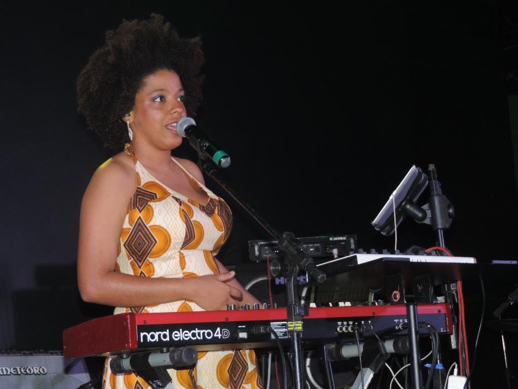 A pianista, cantora e arranjadora Maíra Freitas mistura o erudito e o popular. A cantora já lançou dois CDs.