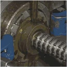 13 Serramento circular. Processo de serramento no qual a ferramenta gira ao redor de seu eixo e a peça ou ferramenta se desloca. 3.1.9.