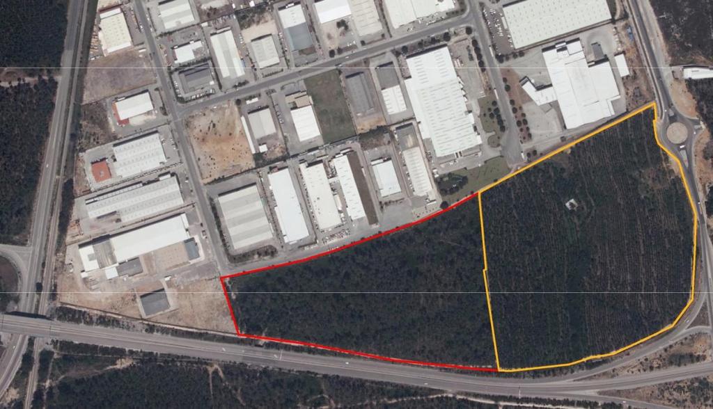 nomeadamente junto da Formosa e do Tremelgo. (fig. 8 e fig. 9). Fig. 8 e 9- Rede viária florestal junto do Tremelgo (antes e depois da intervenção) 7.4.