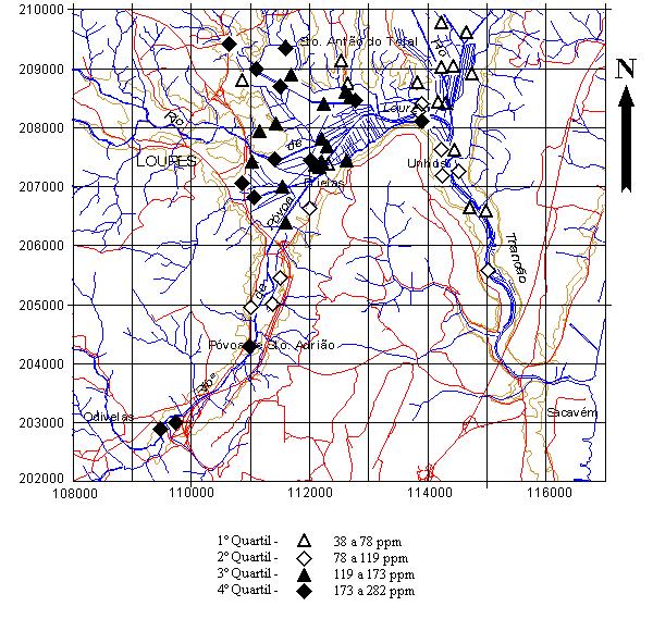 Zn O Zn apresenta teores mais elevados nos solos relativamente aos basaltos. Os teores são superiores nas amostras superficiais.