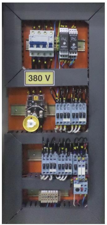 Painel Frontal e Painel Elétrico Controlador de Temperatura Gefran Indicação de Operação e