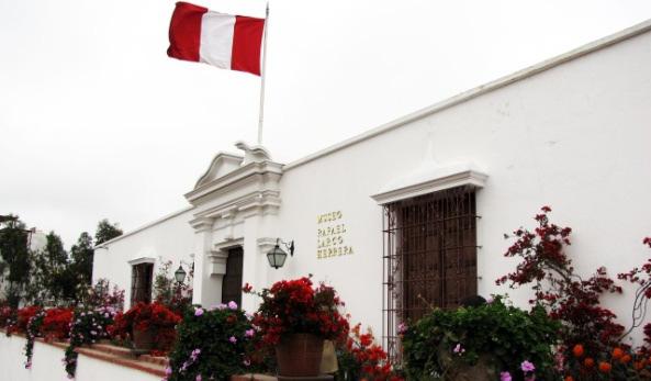 Seguida para visitar uma obra majestosa da arquitetura colonial: o Convento de San Francisco com suas famosas catacumbas.