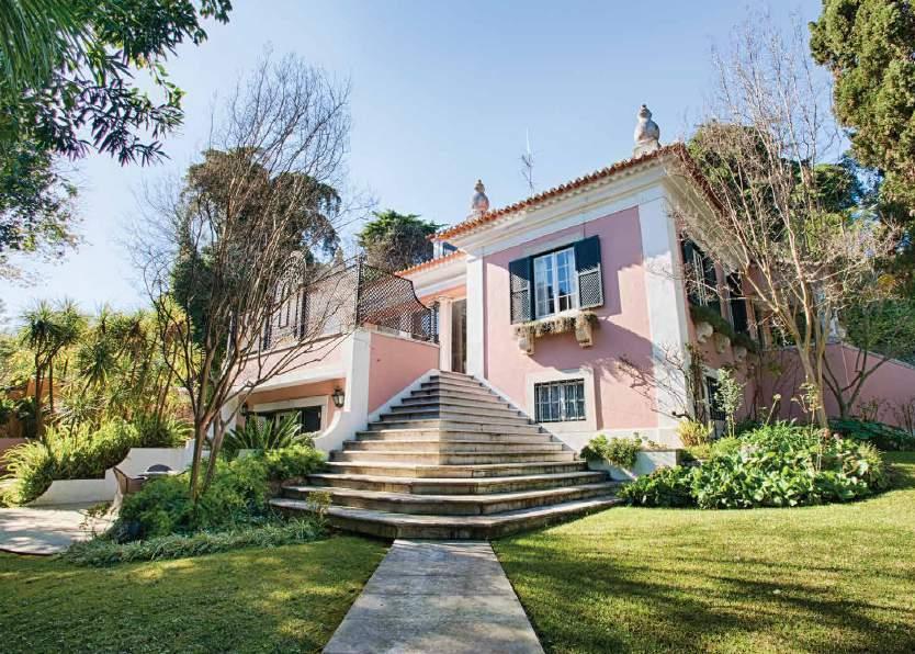 Exclusive and imposing villa located in Lapa, one of the most noble residential areas of Lisbon It is a charming palacete type building, which has been very