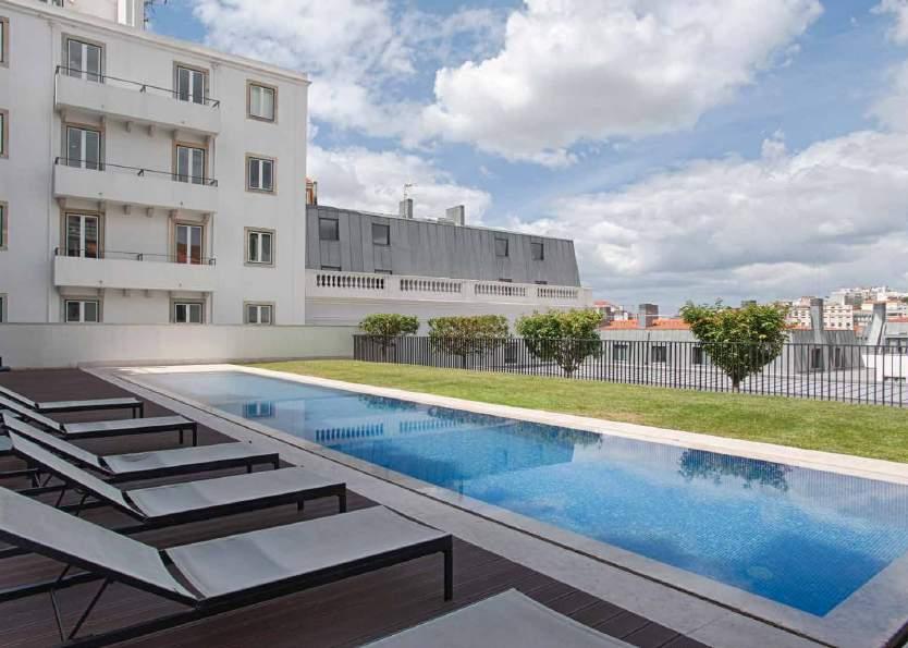 Fantastic apartment with 177 sqm of gross living area It is in a prime and much sought after location 2 Suites in a luxury condominium with a swimming pool and a