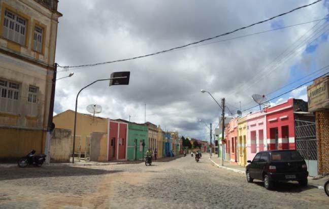 contraste com os edifícios do bairro Manaíra, em João Pessoa ÁREA RURAL ÁREA URBANA Casas