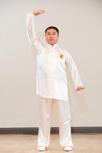 MINISTRANTES PROFESSOR TANG JIE JUN Professor do Departamento de Ensinos da Universidade de Esportes de Beijing. Ministra aulas de Qigong- Saúde, Taijiquan e Danças de Leão e de Dragão.