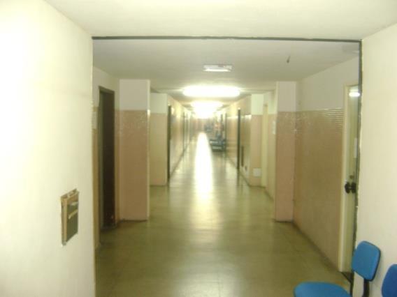 paredes, teto e chão do corredor. Imagem 1: Visada da antena transmissora para o Perfil 1.