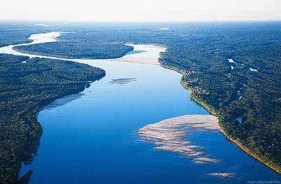Bacia amazônica Bacia Amazônica (Planície) - Localizada na região norte do Brasil, é a maior bacia hidrográfica do mundo, possuindo 6,1 milhões de quilômetros quadrados de extensão (4 milhões em