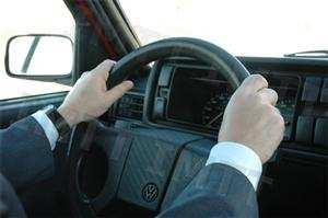 A almofada de ar (airbag) é obrigatória em todos os automóveis ligeiros. Certo. Errado.