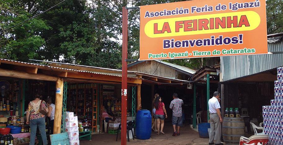 8. LA FEIRINHA - PUERTO IGUAZÚ ARGENTINA Localizada em Puerto lguazú, "La Feirinha" é um pequeno centro comercial popular, frequentado por moradores e turistas, que encontram ali produtos regionais,
