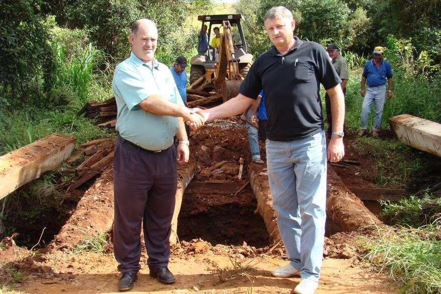 Ernestina e Victor Graeff juntas em prol do desenvolvimento Na última semana a Prefeitura Municipal de Ernestina, desempenhou mais uma obra, garantindo assim o desenvolvimento da região.