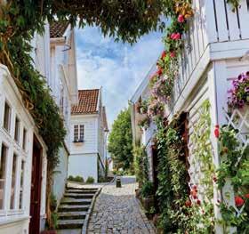 do Parlamento, a fonte da Deusa Gefion e o porto Nyhavn com suas encantadoras casas do século XVII; e como não poderia deixar de ser, o símbolo da cidade, a famosa Pequena Sereia.