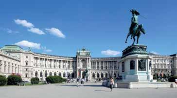 Visitamos também os jardins do Belvedere, palácio de veraneio do príncipe Eugênio de Saboya, com uma vista magnífica da cidade, imortalizada por Canaletto em suas pinturas de Viena.