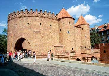 A cidade antiga de Varsóvia foi completamente destruída na segunda guerra mundial e reconstruída graças ao empenho do povo polonês nos anos do pós-guerra, e está inscrita na lista do Patrimônio da