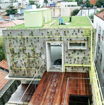 garagem Figura 3 Telhado verde sobre laje de concreto proporciona conforto termo-acústico Figura 4 Cisternas feitas em anéis de concreto no pavimento térreo armazenam a água captada na chuva e no