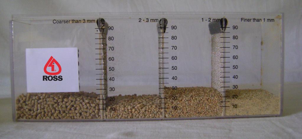 MANUAL DE MANEJO DE FRANGOS ROSS: Fornecimento de Ração e Água Teste da Qualidade Física da Ração A qualidade física da ração é avaliada, praticamente, pelo tamanho das parículas realmente servidas