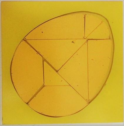 5º Tangram modelo Ovo Composto por 9 peças: 2 (dois) triângulos retângulos isósceles médios; 1 (um) triângulo retângulo isósceles pequeno; 2 (dois) setores circulares de 45º (1/8 da circunferência);