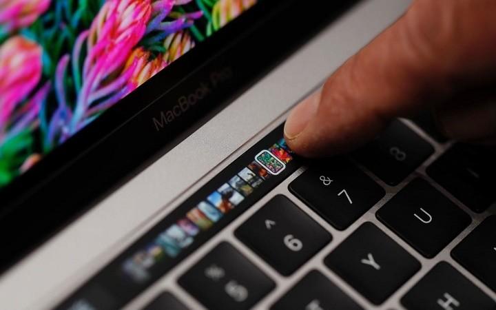 A Touch bar tem um armazenamento flash de 25 MB que serve para arrancar e correr o hardware.