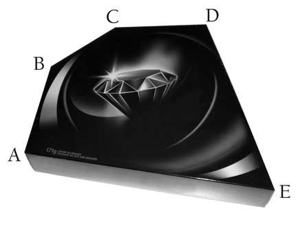 33 A embalagem de papelão de um determinado chocolate, representada na figura abaixo, tem a forma de um prisma pentagonal reto de altura igual a 5 cm.