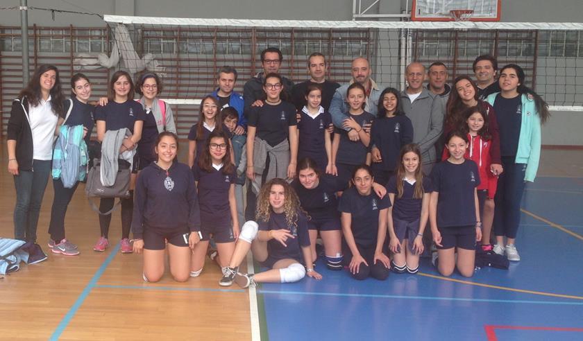 VOLEIBOL FEMININO VOLEIBOL - Tradição desportiva do Colégio (Masculino e Feminino) Do 2º ao 12º ano treino de Voleibol de 2x2, 4x4 e de 6x6 Participação em Competições Participações em Competições /