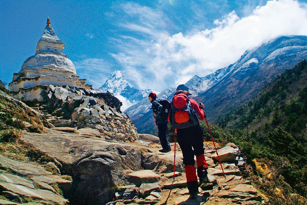 DIA 9: ACLIMATAÇÃO EM INGBOCHE 23/04 Dia livre para descanso e aclimatação. É possível fazer uma caminhada até o mirador dos Himalayas. Pernoite no Family Lodge.