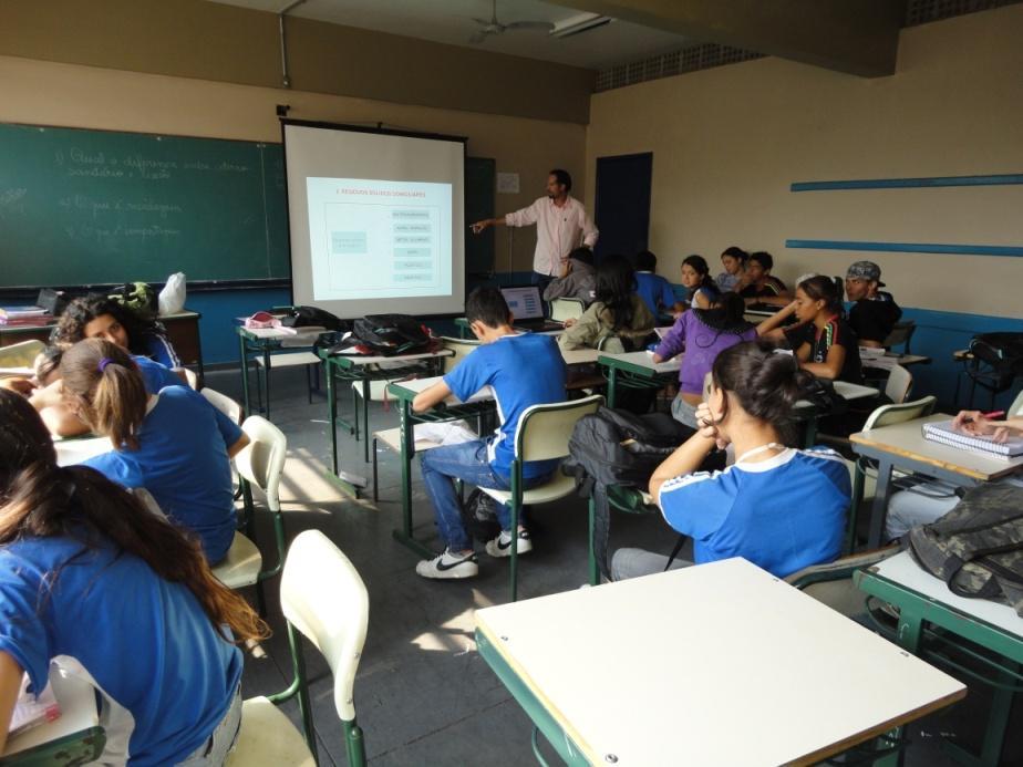 É de extrema importância ressaltar que a visita monitorada contribuiu, sobremaneira para o levantamento de hipótese sob luz da metodologia da massa para o trabalho desenvolvido na escola.