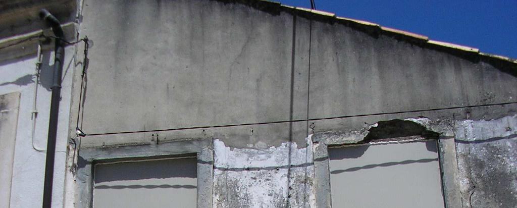 Local/Endereço- Bairro Sousa Pinto nº55 a 57 Concelho- Distrito- /Comércio pisos a fachada prolonga-se para a Rua Castro Matoso.
