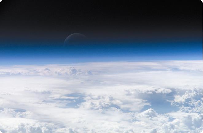 Espaço Atmosfera - É formada por azoto, oxigénio, dióxido de carbono, vapor de água e outros gases.