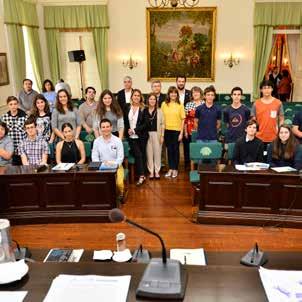 68 69 // assembleia municipal jovem Crescer e participar no desenvolvimento do Funchal A Assembleia Municipal Jovem Crescer e Participar no Desenvolvimento do Funchal é uma iniciativa da Câmara