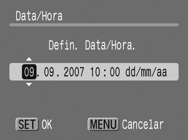Seleccione [Data/Hora]. 1. Carregue no botão. 2. Utilize o botão ou para seleccionar o menu [ (Configuração)]. 3. Utilize o botão ou para seleccionar [Data/Hora]. 4.