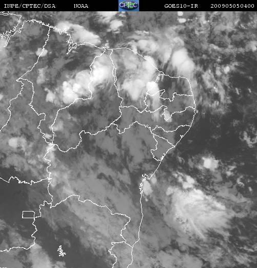 Na análise da imagem de satélite no canal infravermelho (Figura 2a), são observadas nuvens de desenvolvimento vertical se aproximando da costa leste de Salvador, bem como