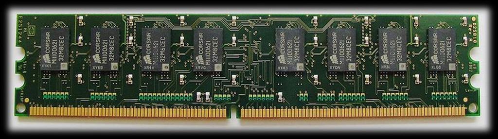Memórias Classificação da RAM Tecnologia SDRAM (Synchronous Dynamic RAM) Consegue suportar velocidades de barramento de cerca de 250 MHz.