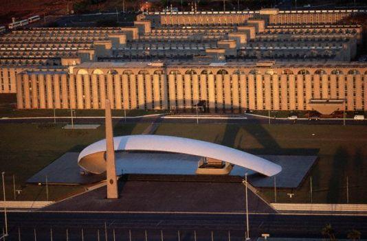 Visita ao Memorial JK: Erguido para homenagear e guardar a memória do construtor de Brasília. Seus restos mortais estão depositados na Câmara Mortuária.