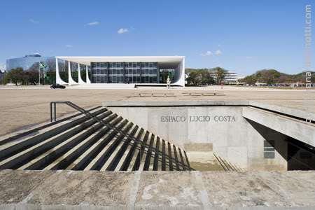 Palácio da Alvorada: Projeto de Oscar Niemeyer, inaugurado em 30 de junho de 1958 e