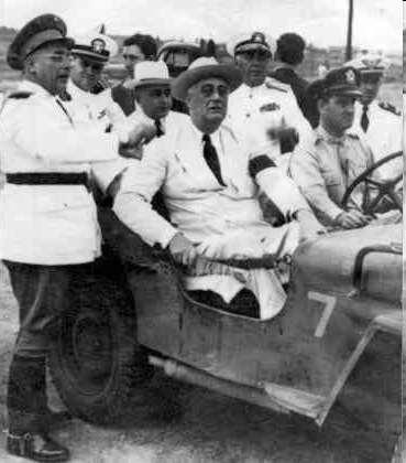 Em 1943, o Presidente norte- americano Roosevelt visita a Base de Natal voltando de Casablanca Em janeiro de 1943, Getúlio se encontra