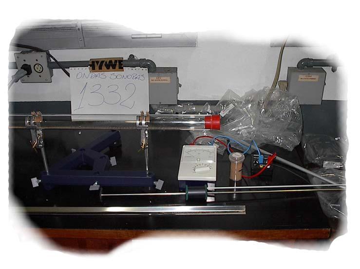 2 Fig. 1: montagem do tubo de Kundt e os acessórios correspondentes.