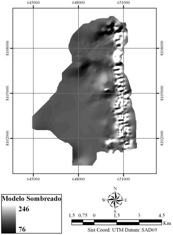 do software ArcGIS 9.1. Figura 10: Modelo sombreado do terreno. A interpretação deste modelo se faz importante do ponto de vista de caracterização do relevo da sub-bacia hidrográfica.