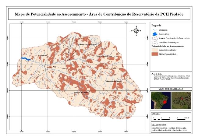 observação do mapa final de Potencialidade ao Assoreamento e comparando-se aos demais mapas, a maior probabilidade de remoção de materiais da superfície do terreno se dá pela ação do fluxo d água