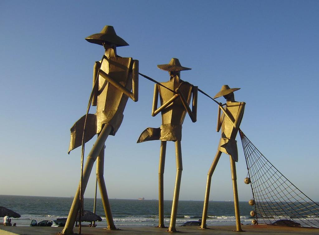 6 Escultura dos Pescadores - Praia de São