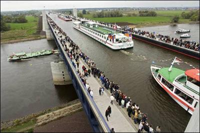 Vantagens e desvantagens Frete baixo comparado com o rodoviário FLUVIAL Maior tempo de viagem comparado com o rodoviário Baixo consumo de combustível de tonelada/litro Baixa flexibilidade.