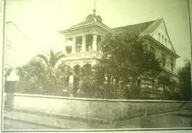 Foi autorizada por plenário do Conselho Superior do Ensino Federal a criação do Internato do Ginásio Paranaense em 29 de julho de 1918, figura 5, o prédio inaugurado em 1 de março de 1919, começando